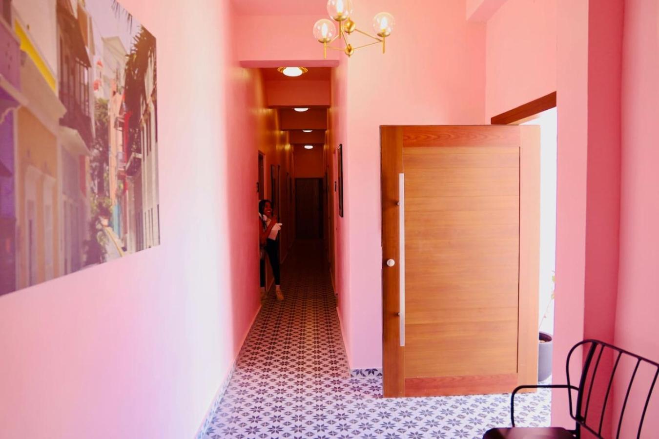 8 Colorful Crash Pad Near Cerra Art Hotel *