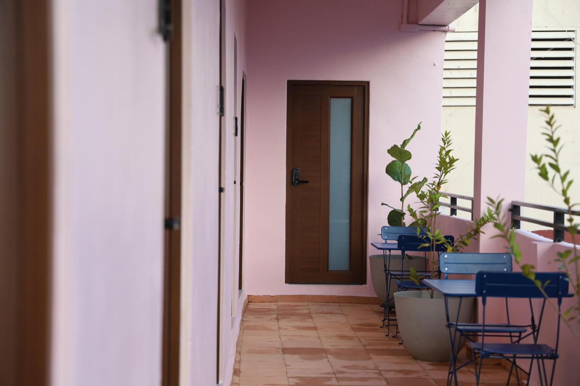 Hotel 8 Colorful Crash Pad Near Cerra Art *