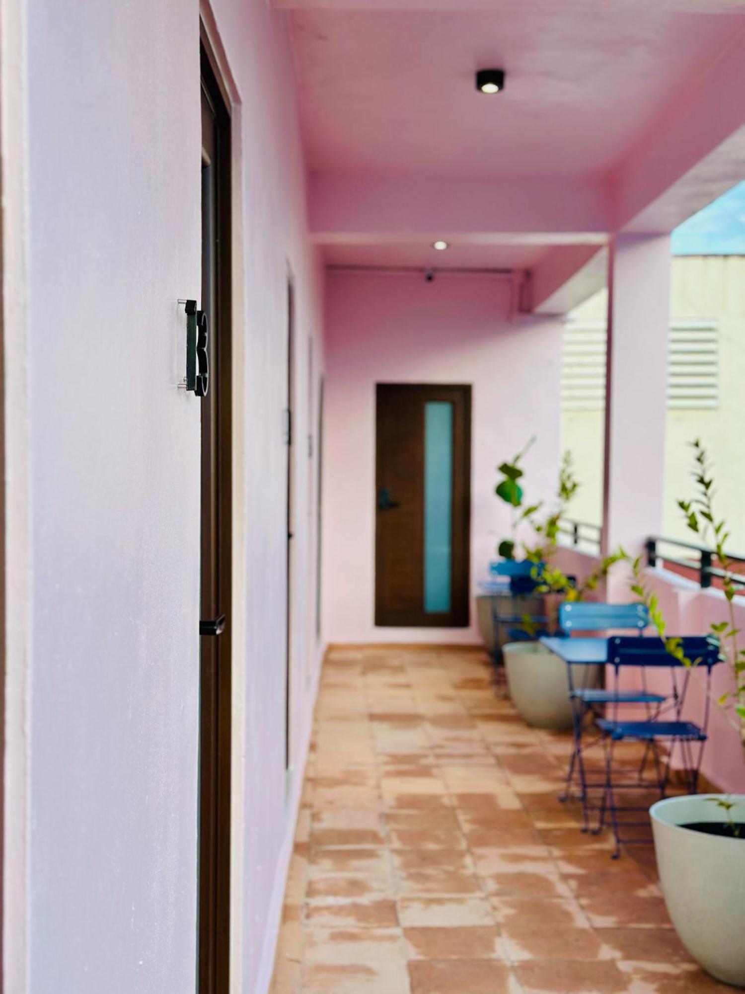 8 Colorful Crash Pad Near Cerra Art * San Juan