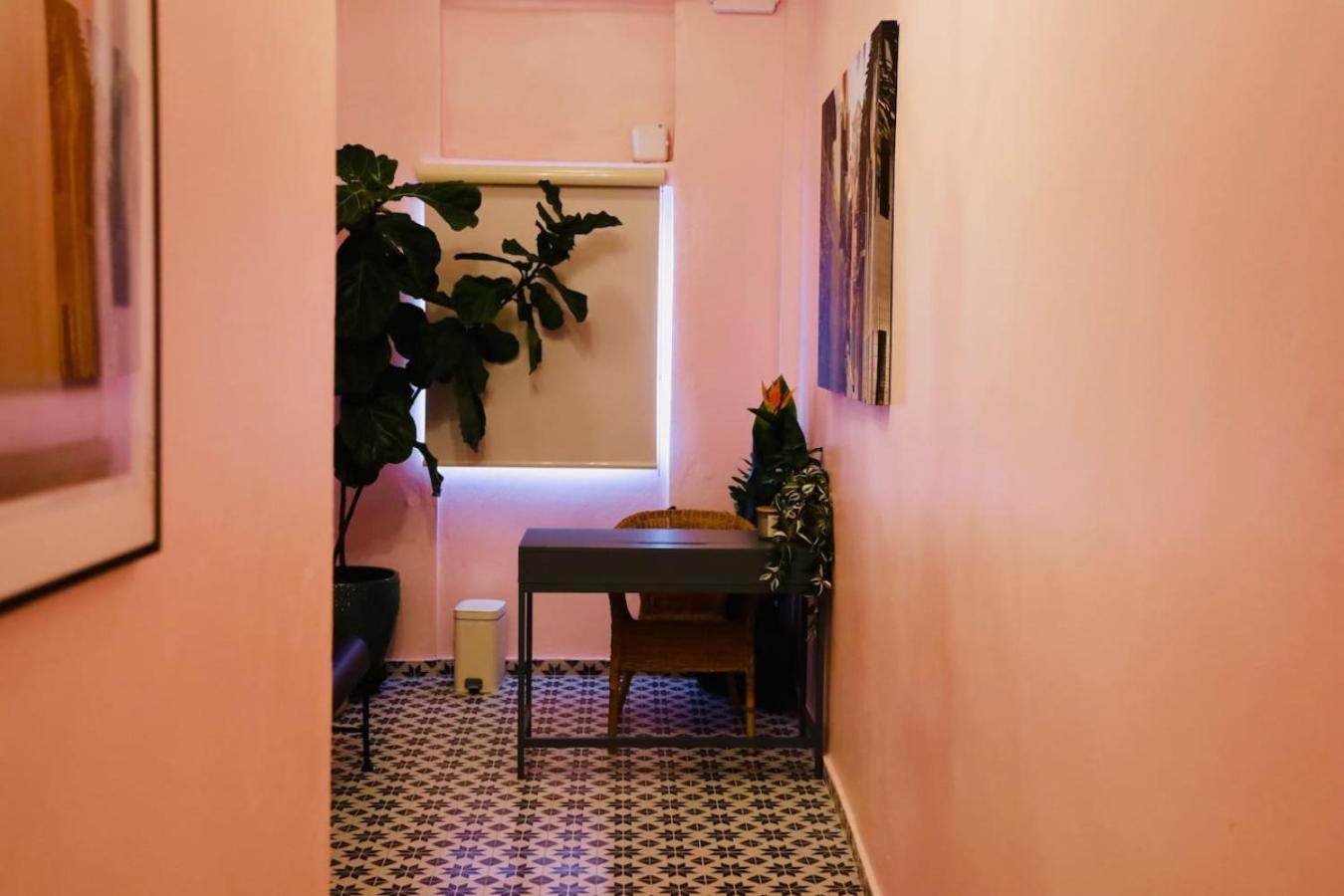 8 Colorful Crash Pad Near Cerra Art *
