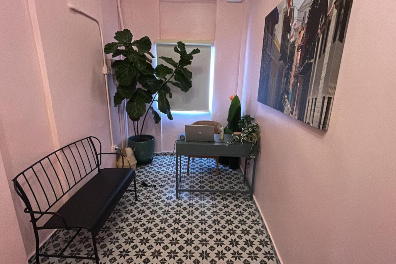 8 Colorful Crash Pad Near Cerra Art